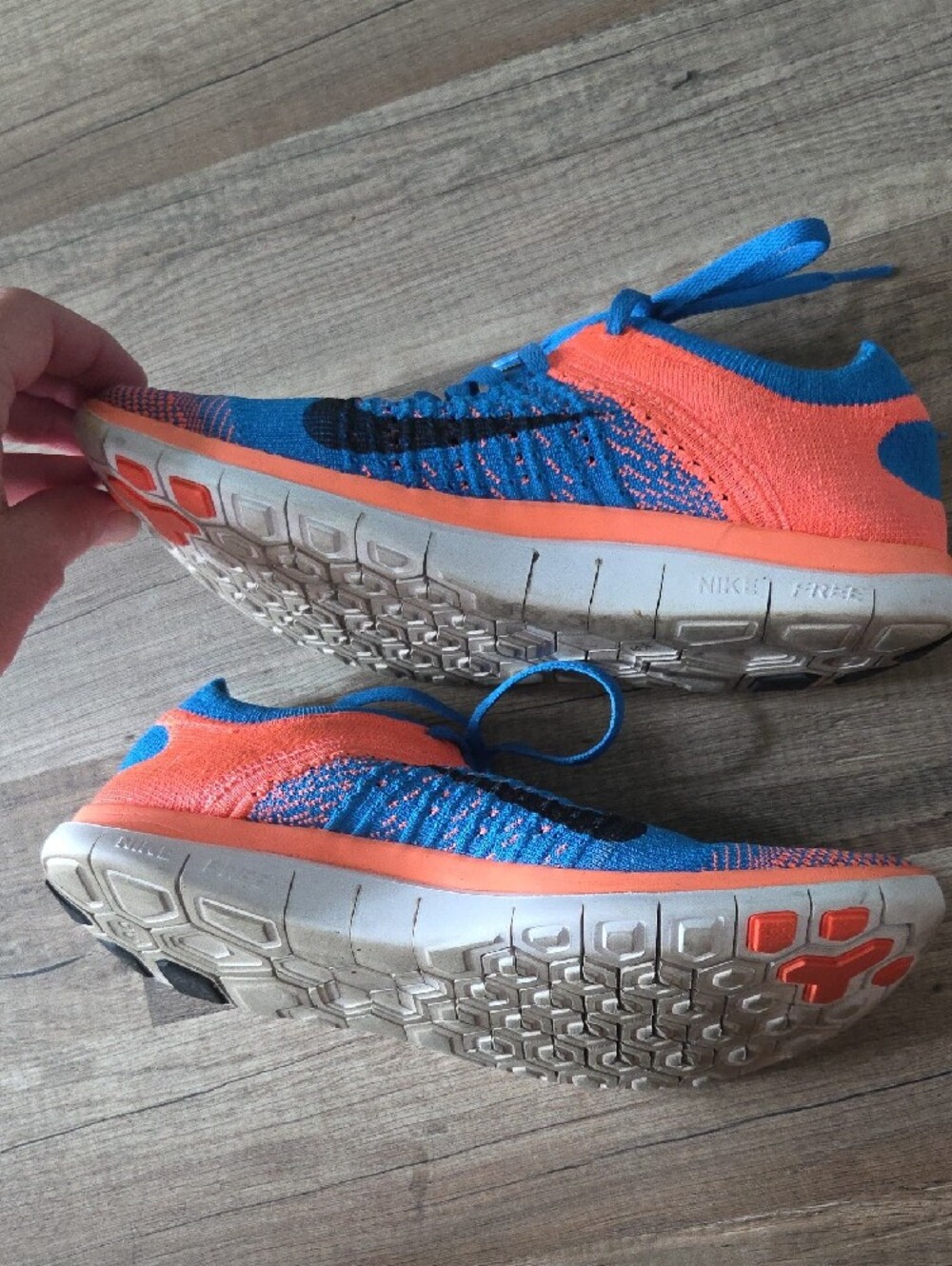 Nike Free 4.0 Flyknit Sneakers in Bright Blue & Coral - Picture 7 of 9